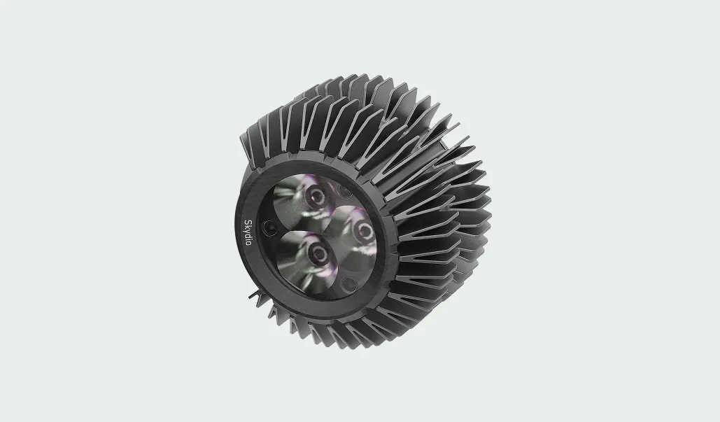 Skydio X10 探照燈模組，用於提升夜間飛行任務的能見度