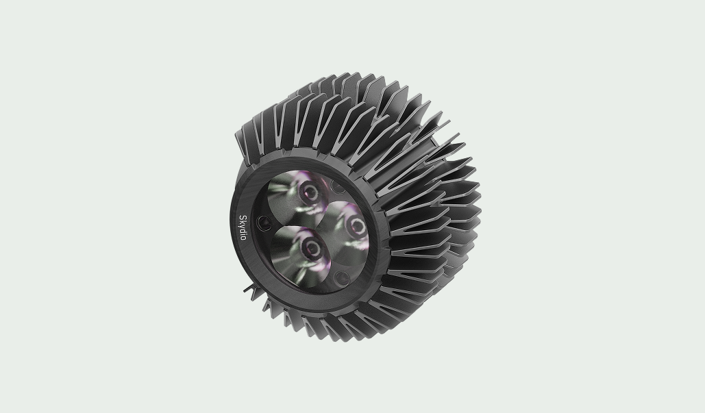 Skydio X10 探照燈模組，用於提升夜間飛行任務的能見度